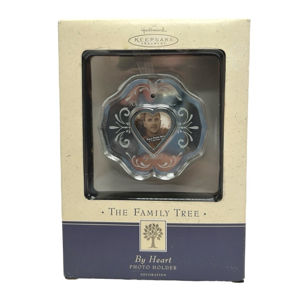 2002 Hallmark‎ Keepsake Ornament The Family Tree By Heart Photo Holder QP1303